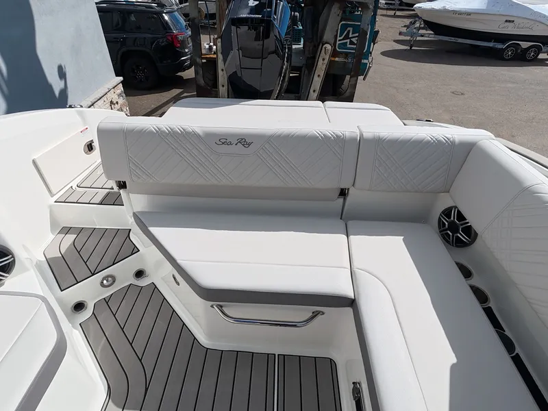 Slide: The Image of Sea Ray SDX 270 Outboard 2026 - 20