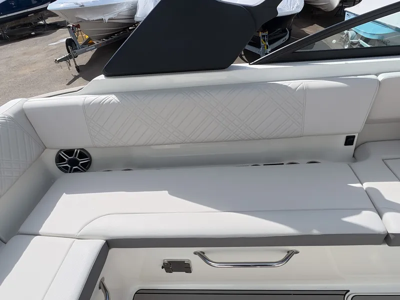 Slide: The Image of Sea Ray SDX 270 Outboard 2026 - 18