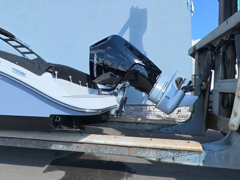 Slide: The Image of Sea Ray SDX 270 Outboard 2026 - 5