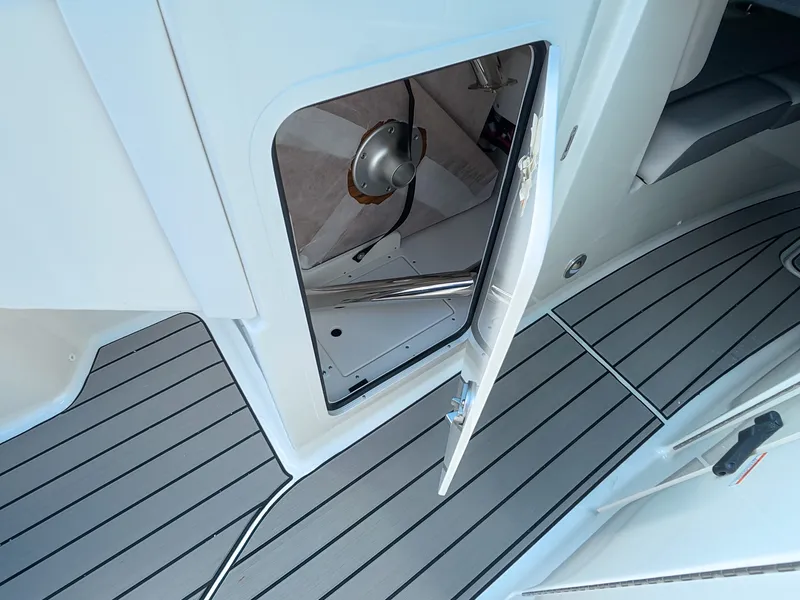 Slide: The Image of Sea Ray SDX 270 Outboard 2026 - 33