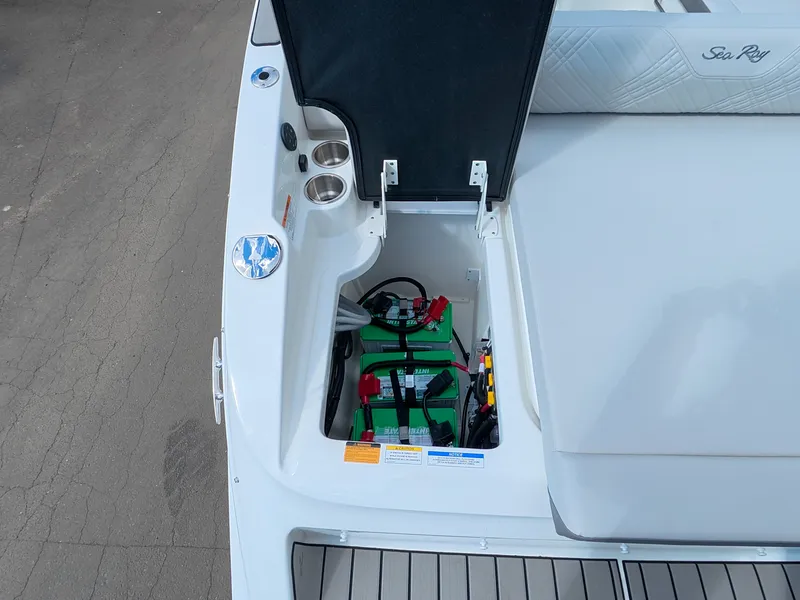 Slide: The Image of Sea Ray SDX 270 Outboard 2026 - 7