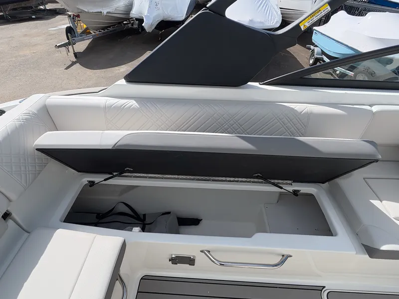 Slide: The Image of Sea Ray SDX 270 Outboard 2026 - 19