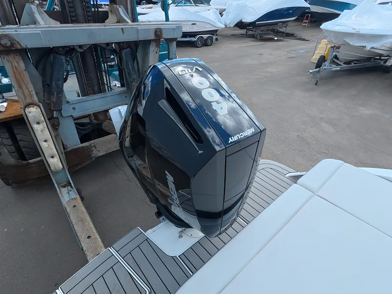 Slide: The Image of Sea Ray SDX 270 Outboard 2026 - 6