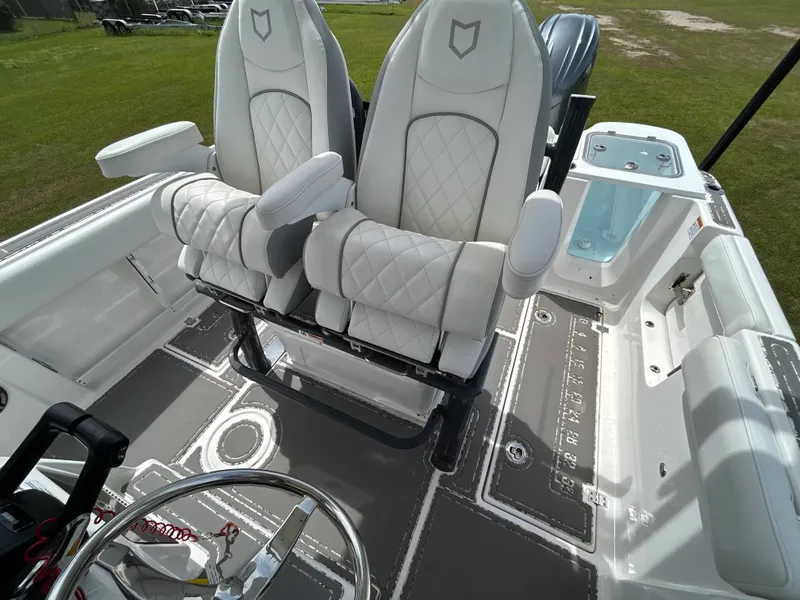 Slide: The Image of Sea Fox 268 COMMANDER 2024 - 6