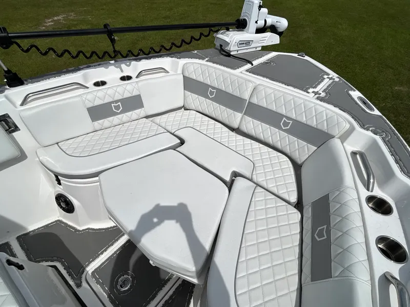 Slide: The Image of Sea Fox 268 COMMANDER 2024 - 10