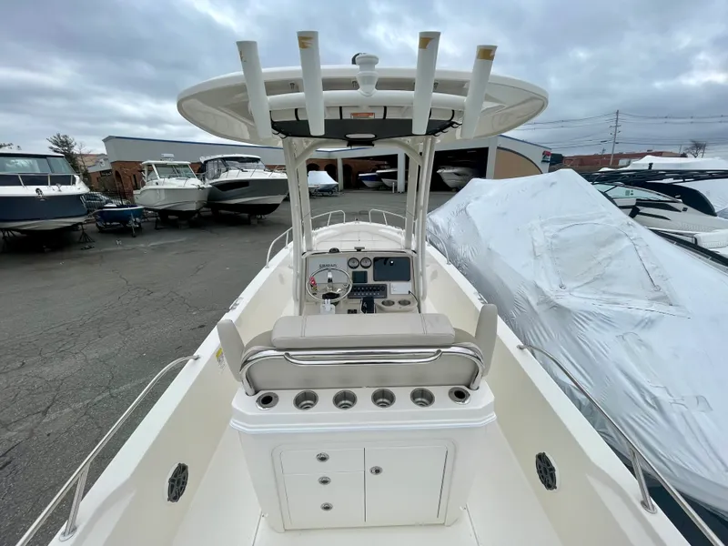 Slide: The Image of Boston Whaler 250 Dauntless 2026 - 5