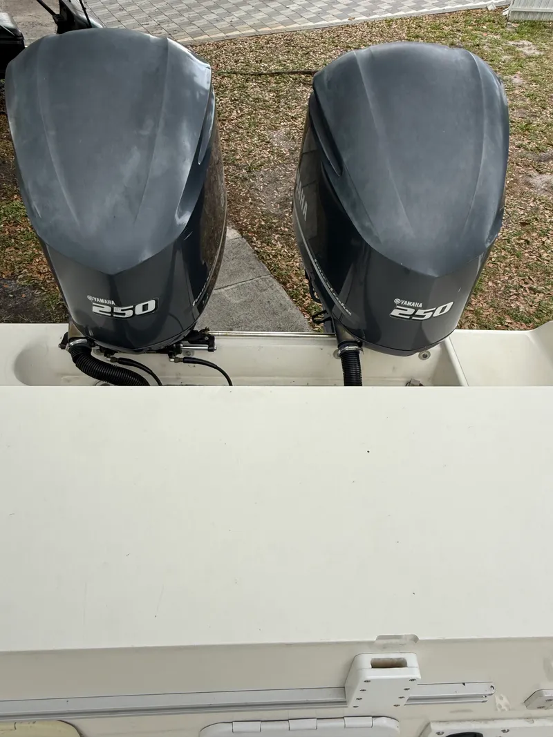 Slide: The Image of Pursuit 2870 CENTER CONSOLE 1999 - 12