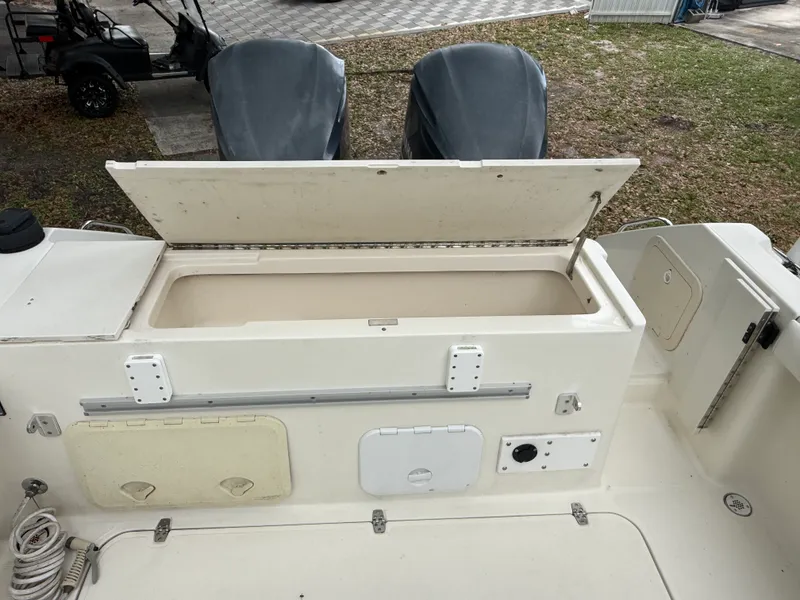 Slide: The Image of Pursuit 2870 CENTER CONSOLE 1999 - 13