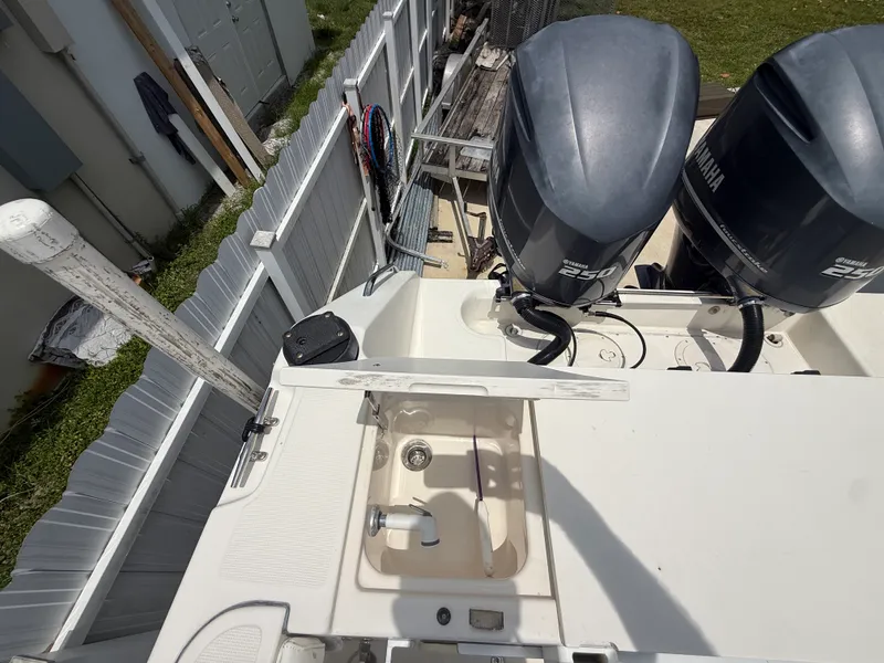 Slide: The Image of Pursuit 2870 CENTER CONSOLE 1999 - 15