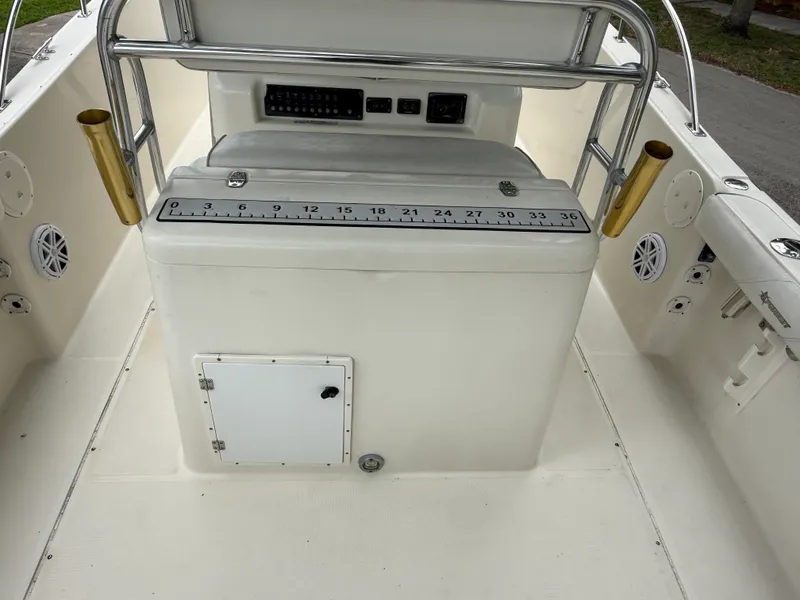 Slide: The Image of Pursuit 2870 CENTER CONSOLE 1999 - 17