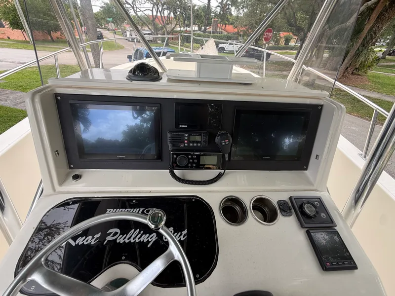 Slide: The Image of Pursuit 2870 CENTER CONSOLE 1999 - 22