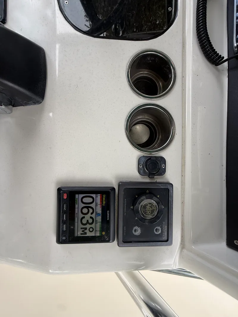 Slide: The Image of Pursuit 2870 CENTER CONSOLE 1999 - 28
