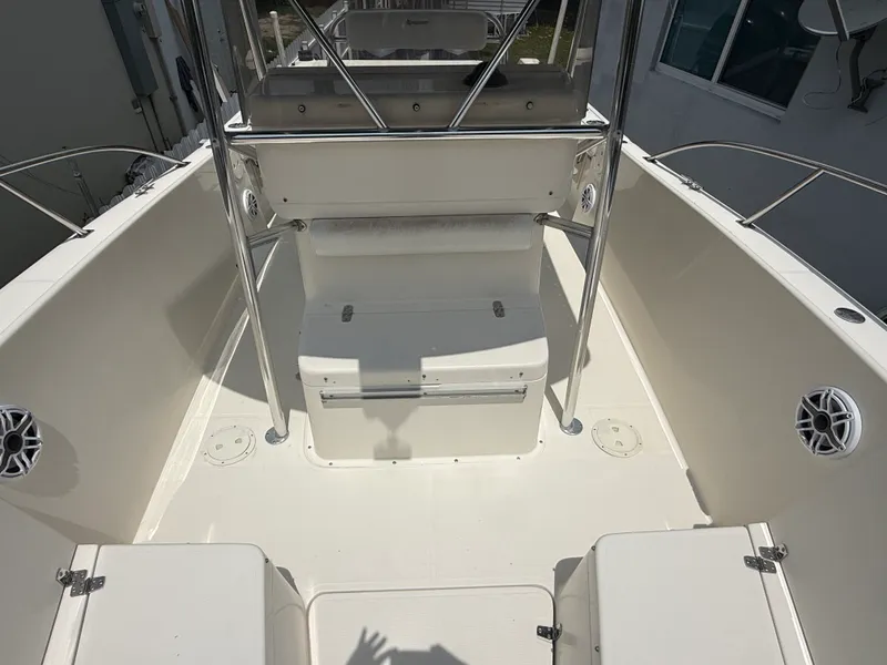 Slide: The Image of Pursuit 2870 CENTER CONSOLE 1999 - 32