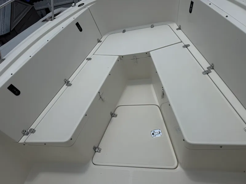 Slide: The Image of Pursuit 2870 CENTER CONSOLE 1999 - 37