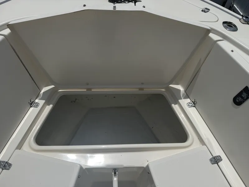 Slide: The Image of Pursuit 2870 CENTER CONSOLE 1999 - 43