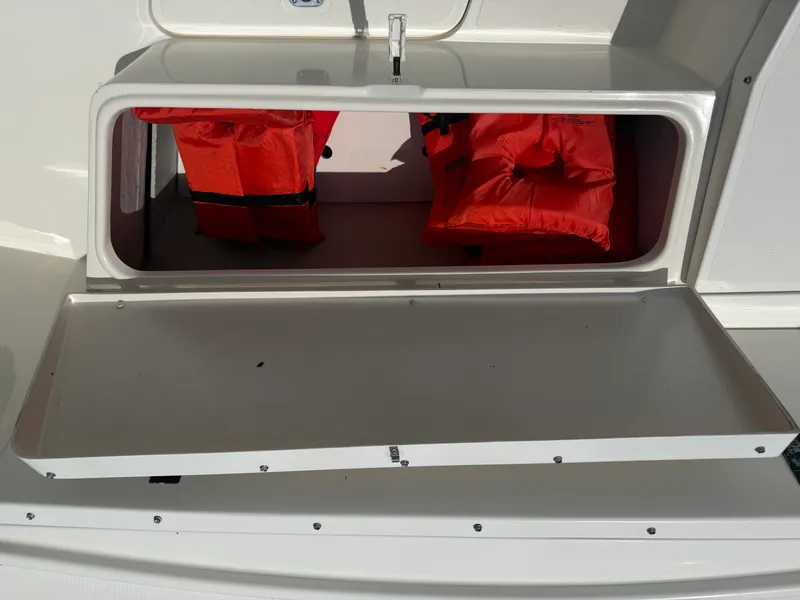 Slide: The Image of Pursuit 2870 CENTER CONSOLE 1999 - 44