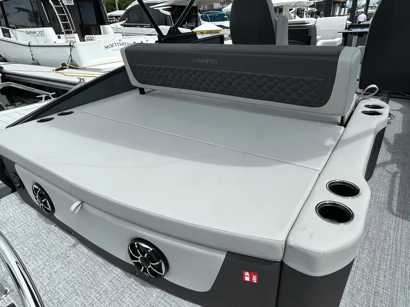 Slide: The Image of Harris Sunliner 230 2026 - 10