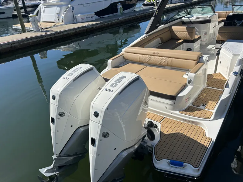 Slide: The Image of Sea Ray SDX 290 Outboard 2026 - 10