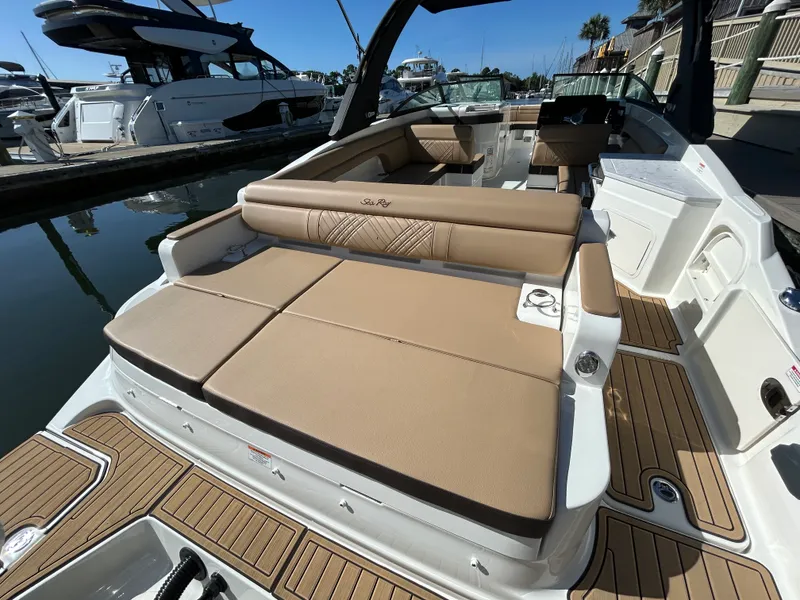 Slide: The Image of Sea Ray SDX 290 Outboard 2026 - 12