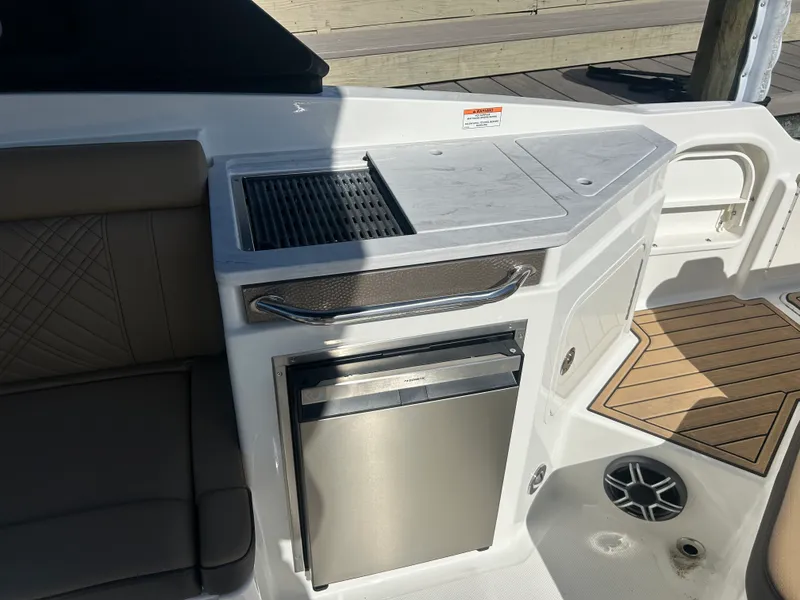 Slide: The Image of Sea Ray SDX 290 Outboard 2026 - 18