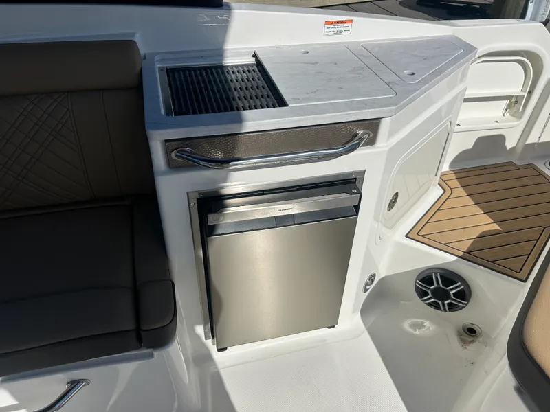 Slide: The Image of Sea Ray SDX 290 Outboard 2026 - 20