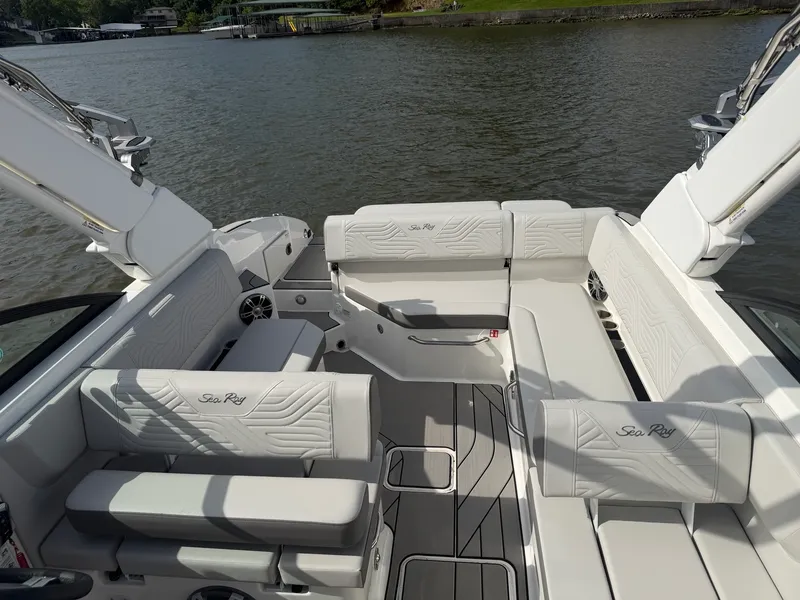 Slide: The Image of Sea Ray SDX 270 Surf 2025 - 11