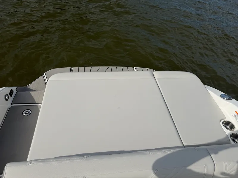 Slide: The Image of Sea Ray SDX 270 Surf 2025 - 16