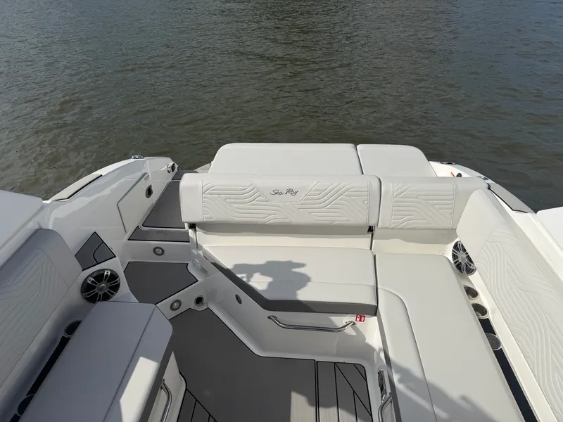 Slide: The Image of Sea Ray SDX 270 Surf 2025 - 13