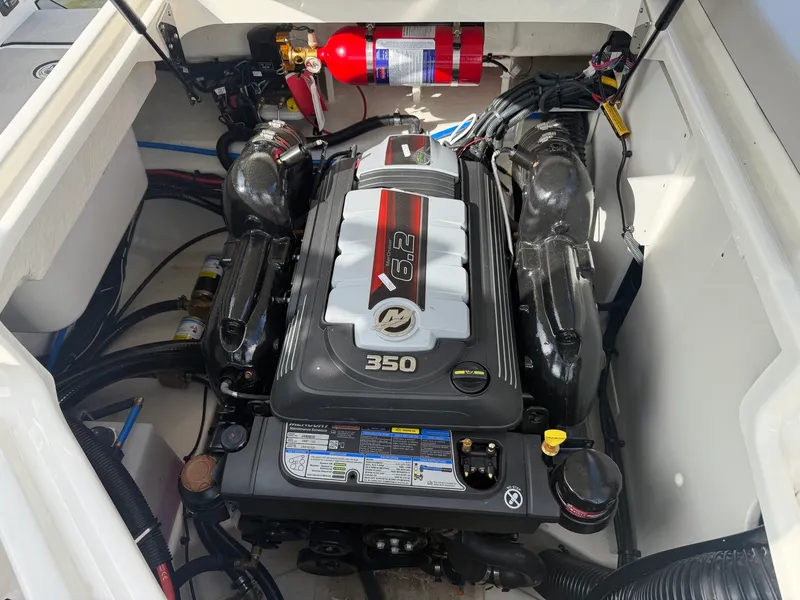 Slide: The Image of Sea Ray SDX 270 Surf 2025 - 20
