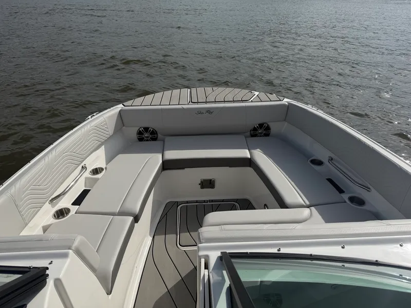 Slide: The Image of Sea Ray SDX 270 Surf 2025 - 8