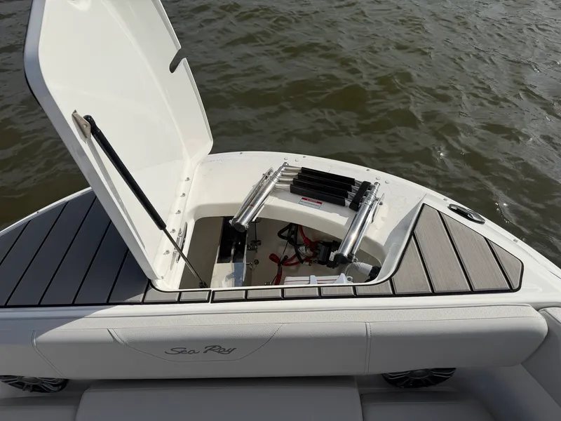 Slide: The Image of Sea Ray SDX 270 Surf 2025 - 9