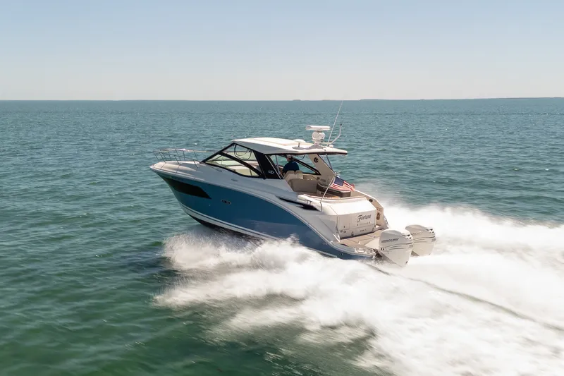 Slide: The Image of Sea Ray 320 DA OB 2020 - 3