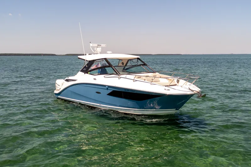 Slide: The Image of Sea Ray 320 DA OB 2020 - 7