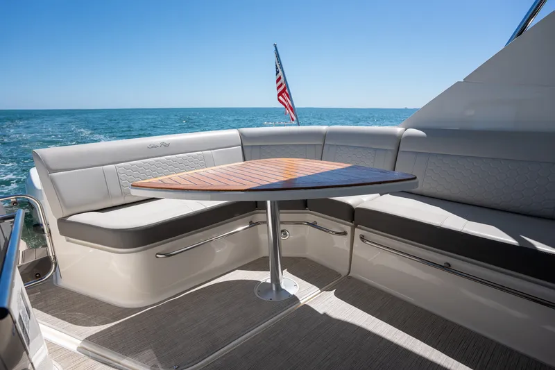 Slide: The Image of Sea Ray 320 DA OB 2020 - 20