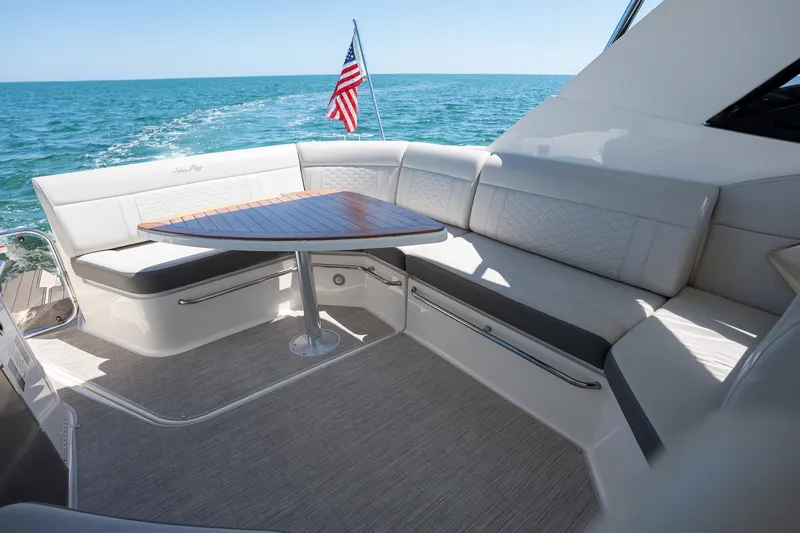 Slide: The Image of Sea Ray 320 DA OB 2020 - 24
