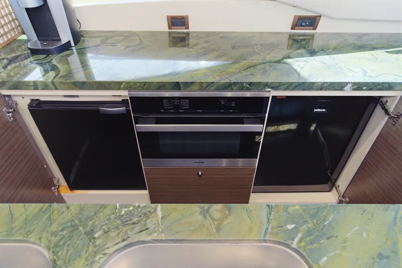 Slide: The Image of Azimut 60 FLY 2016 - 30