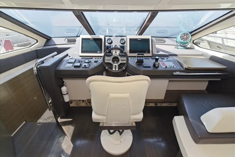 Slide: The Image of Azimut 60 FLY 2016 - 32