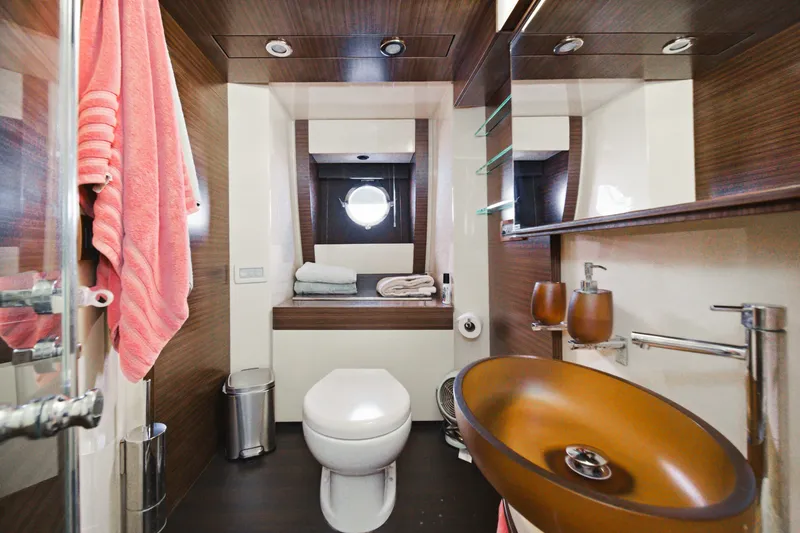 Slide: The Image of Azimut 60 FLY 2016 - 44