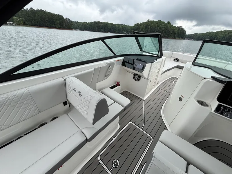 Slide: The Image of Sea Ray SDX 270 2026 - 12