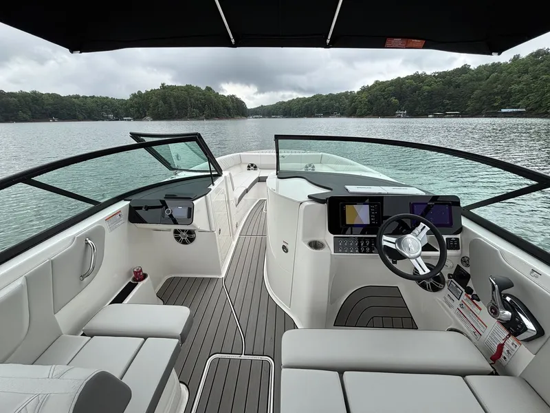 Slide: The Image of Sea Ray SDX 270 2026 - 8