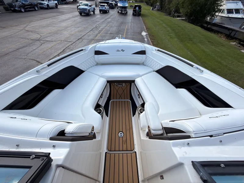 Slide: The Image of Sea Ray SLX 280 Outboard 2026 - 82