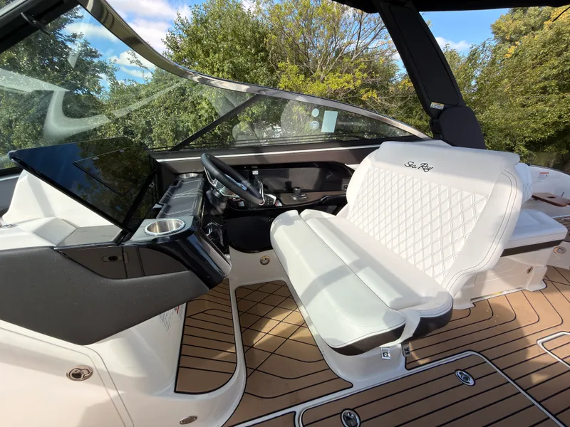 Slide: The Image of Sea Ray SLX 280 Outboard 2026 - 68