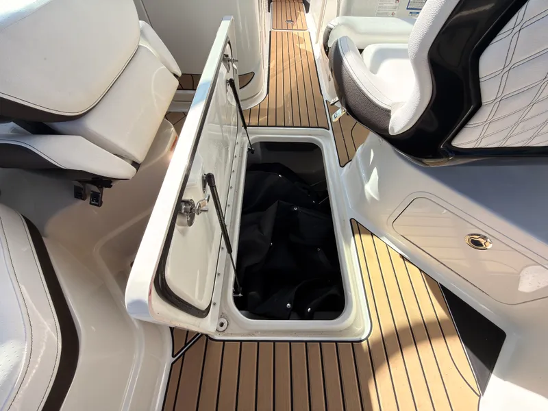 Slide: The Image of Sea Ray SLX 280 Outboard 2026 - 57