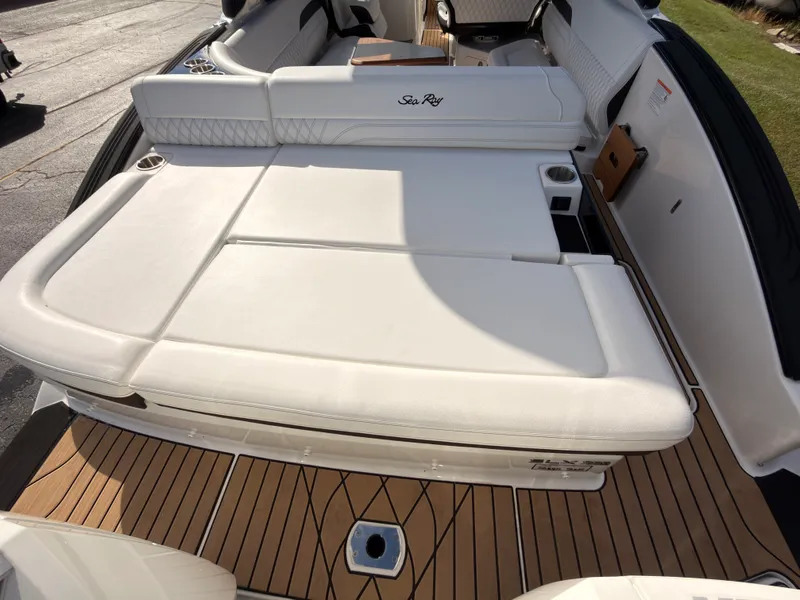 Slide: The Image of Sea Ray SLX 280 Outboard 2026 - 20