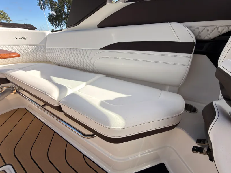 Slide: The Image of Sea Ray SLX 280 Outboard 2026 - 47