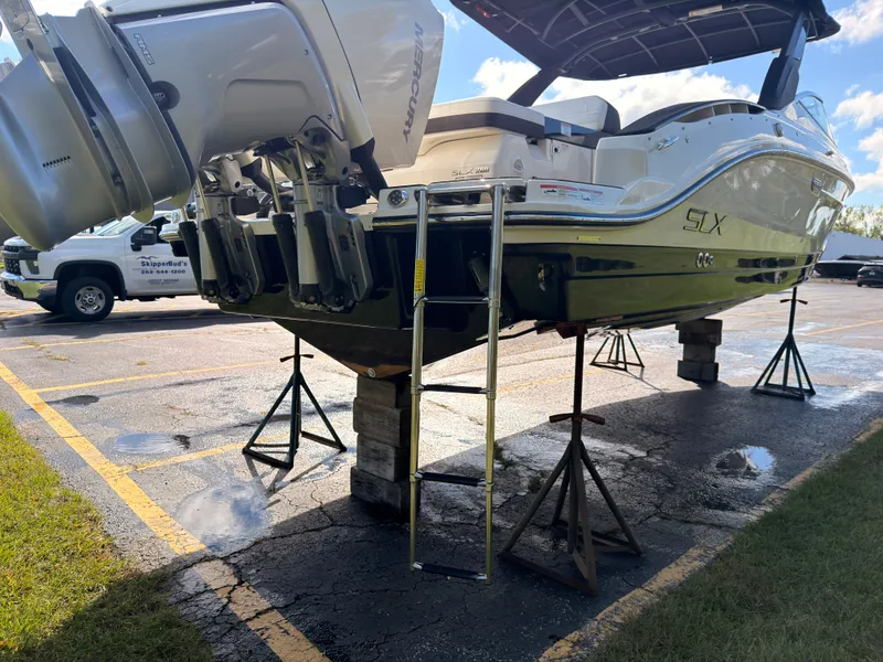 Slide: The Image of Sea Ray SLX 280 Outboard 2026 - 15