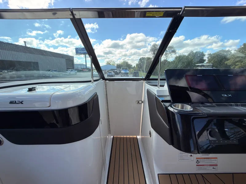 Slide: The Image of Sea Ray SLX 280 Outboard 2026 - 79