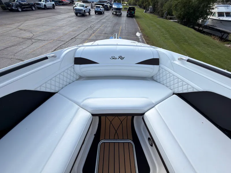 Slide: The Image of Sea Ray SLX 280 Outboard 2026 - 89