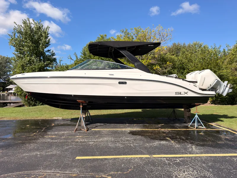 The Image of Sea Ray SLX 280 Outboard 2026 - 4