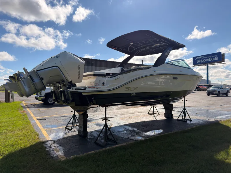 Slide: The Image of Sea Ray SLX 280 Outboard 2026 - 8